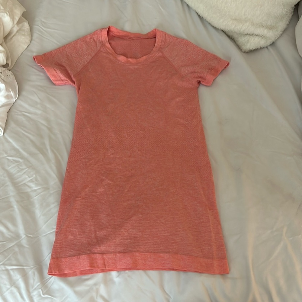 EUC Lululemon swiftly tech short sleeve hip length!